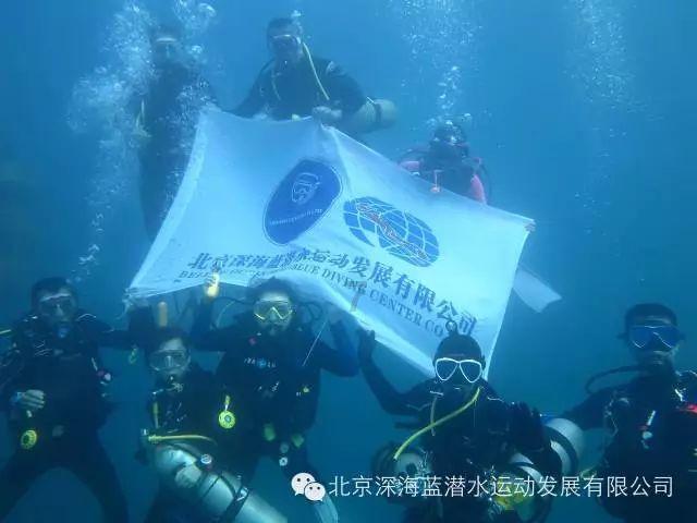 宝宝在睡觉的时候嘴角微扬，这是做到美梦了吗？