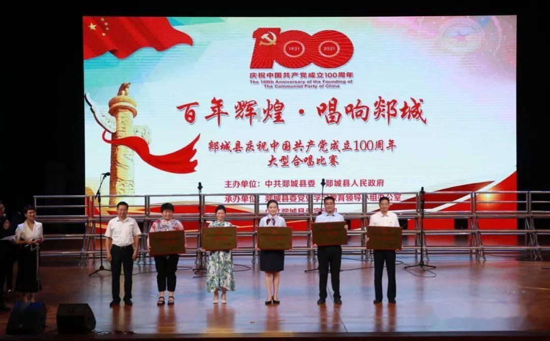 婴儿在车站与父母离散36年后终团圆